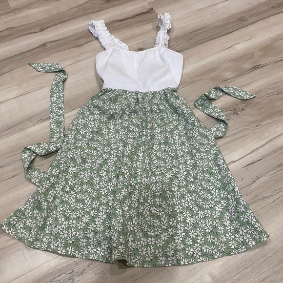 SHEIN Dresses & Skirts - SHEIN Green Floral Mini Dress XS White Ruffle Strap Summer Daisy Tie Waist-259